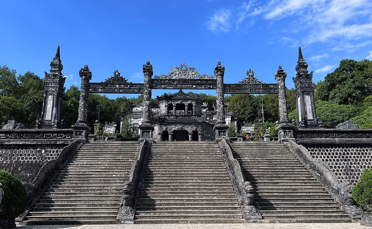  Le tombeau de Khai Dinh, à la croisée des cultures d'Orient et d'Occident