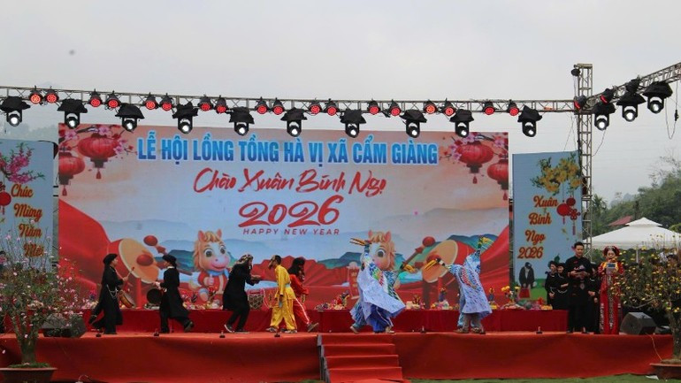 Danse Noc Niec lors du festival Long Tong de Ha Vi, commune de Cam Giang. (Photo : THU CUC)