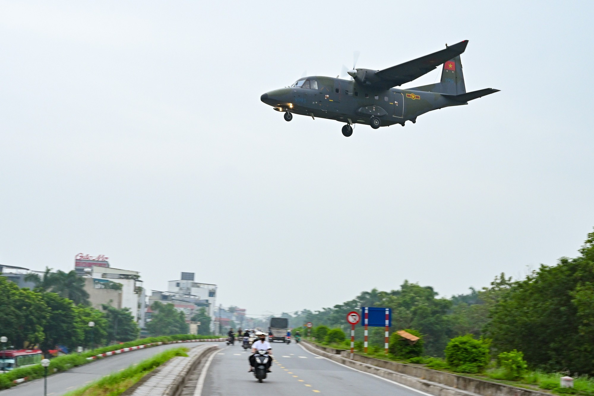 Avion de transport appartenant à la Brigade aérienne 918.