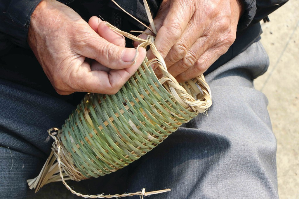 Un piège à poissons, entièrement fait main. Un piège à poissons, entièrement fait main.
