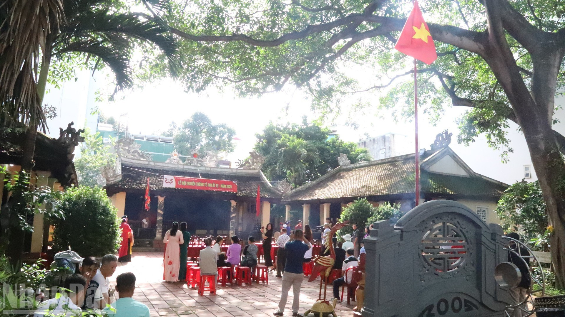 C'est le premier temple construit par les Viet (Kinh) qui sont venus s'établir dans la province de Dak Lak. C'est le premier temple construit par les Viet (Kinh) qui sont venus s'établir dans la province de Dak Lak.