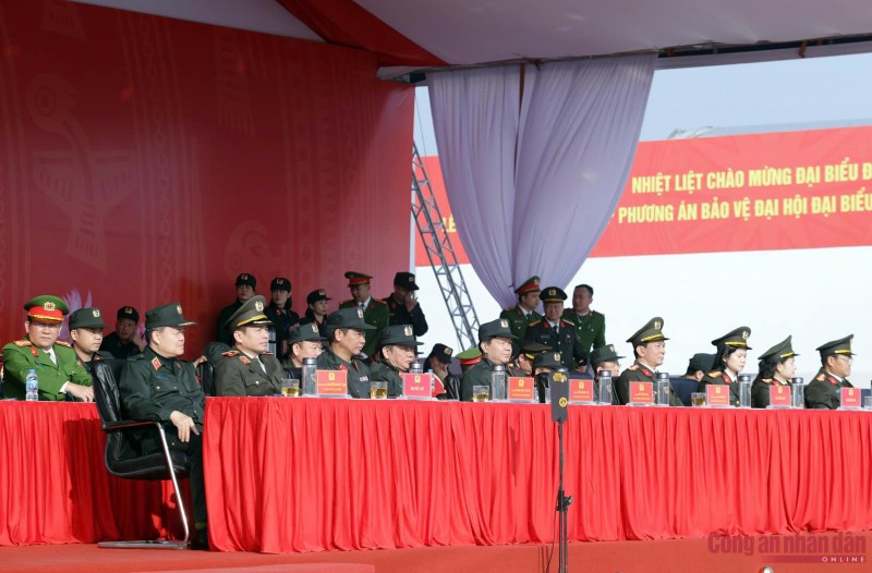 Ont assisté à la répétition générale le lieutenant-général Nguyen Ngoc Van, commandant de la Police mobile, ainsi que des représentants et dirigeants des organismes relevant du ministère de la Sécurité publique, du ministère de la Santé et de la ville de Hanoi, entre autres.