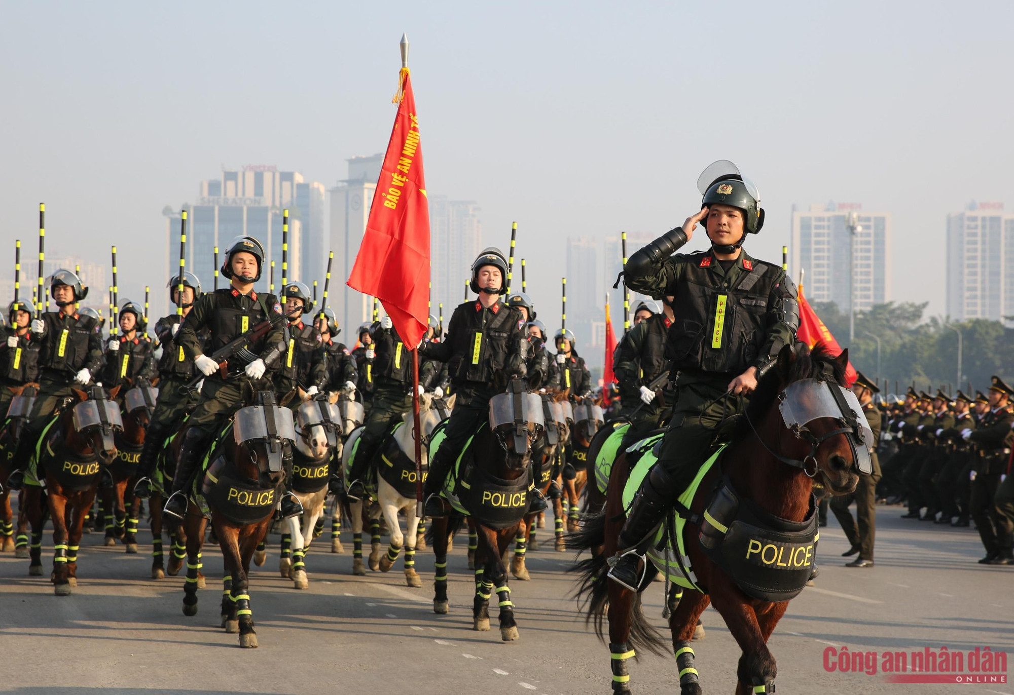 Le bloc de la cavalerie de la Police mobile, unité armée de combat concentré. Avec pour mission l’entraînement et l’utilisation de chevaux opérationnels, la cavalerie a, ces dernières années, bien accompli ses tâches de lutte contre la criminalité et de garantie de la sécurité lors d’événements importants.