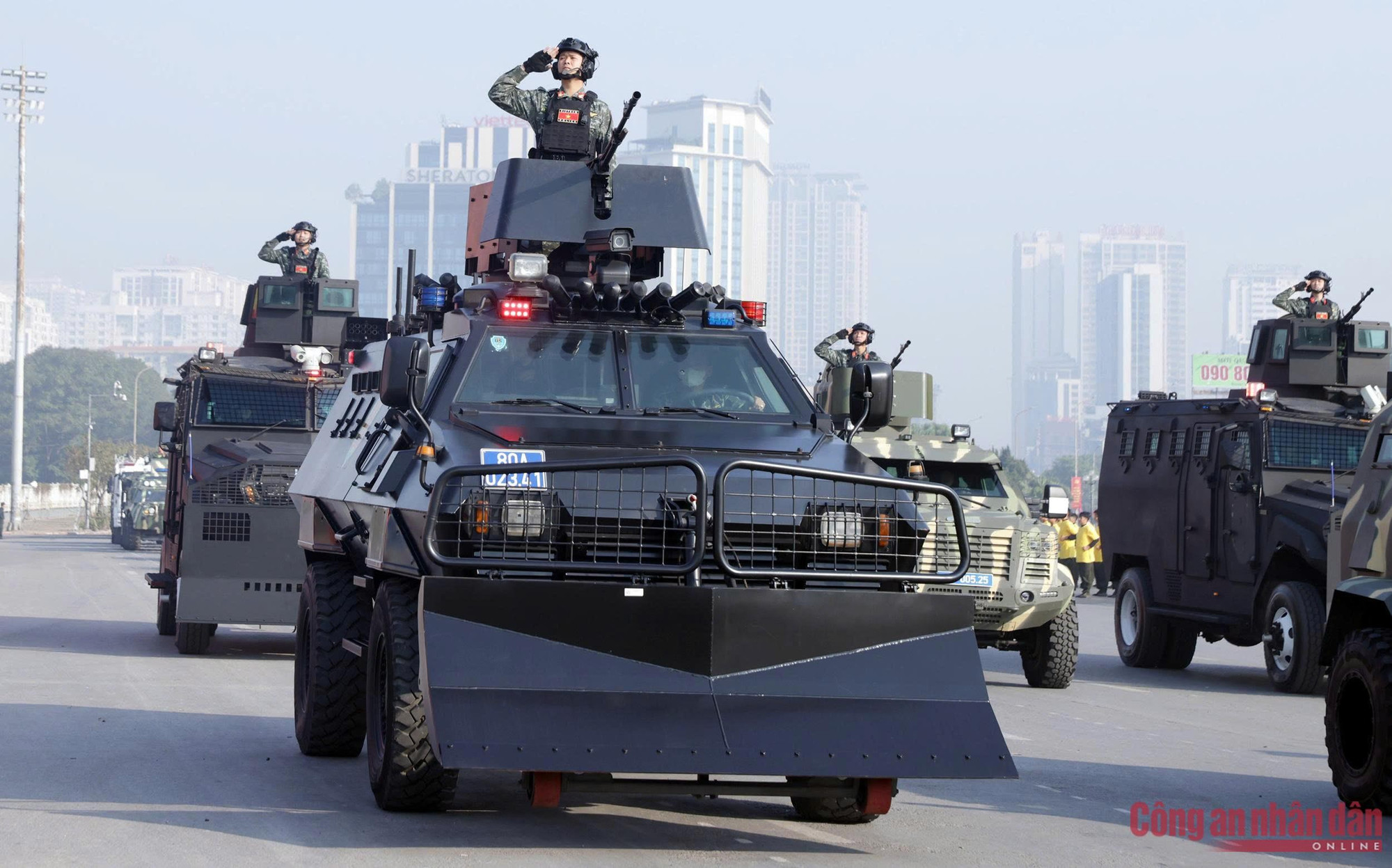 Les véhicules blindés modernes de la Police populaire vietnamienne.