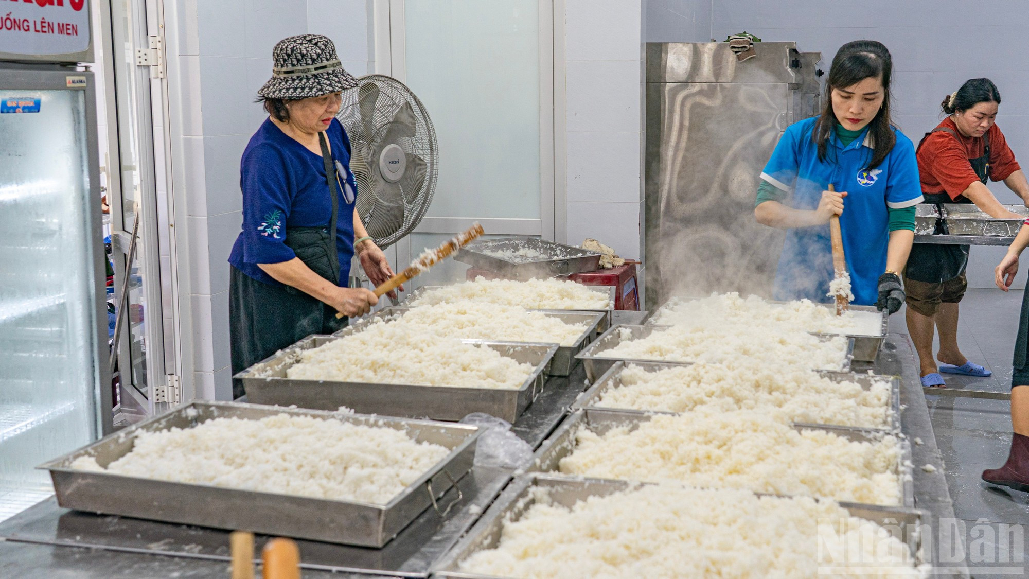 Le 29 octobre, la cuisine a fourni plus de 3 000 repas. Le 29 octobre, la cuisine a fourni plus de 3 000 repas.