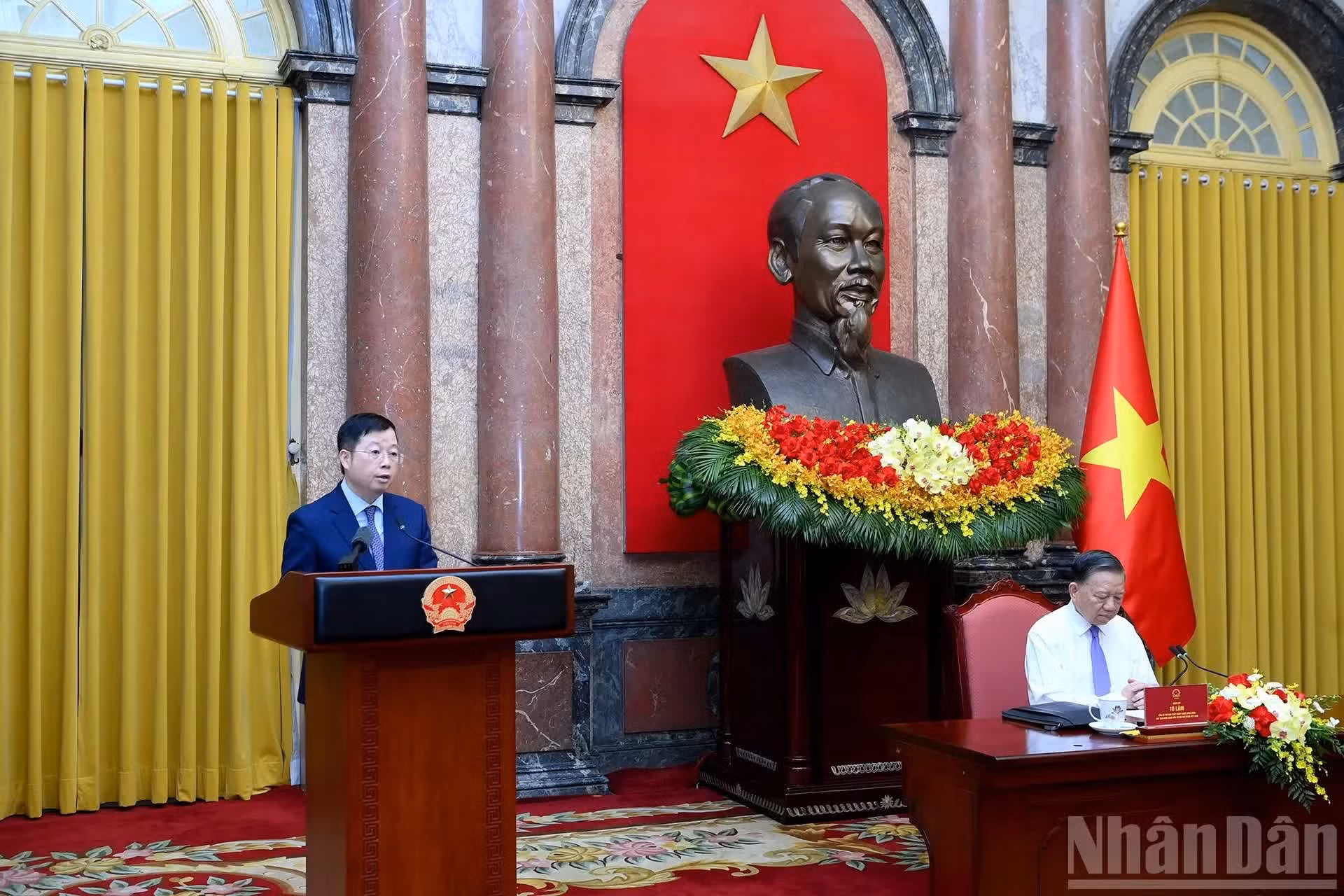 Nguyen Thanh Lam, membre du Comité central du Parti, directeur général de la Télévision du Vietnam et vice-chef de la Commission centrale de la propagande, de l’éducation politique et de la mobilisation des masses, prononce une allocution lors de la rencontre.