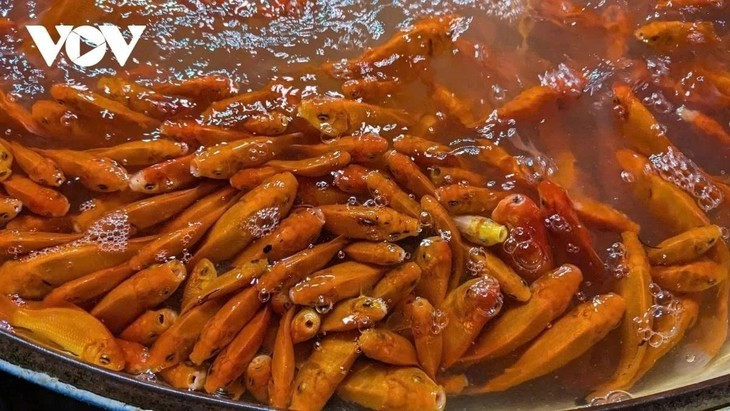 La carpe occupe une place essentielle au coeur du rituel en l'honneur des génies du Foyer. Photo: VOV