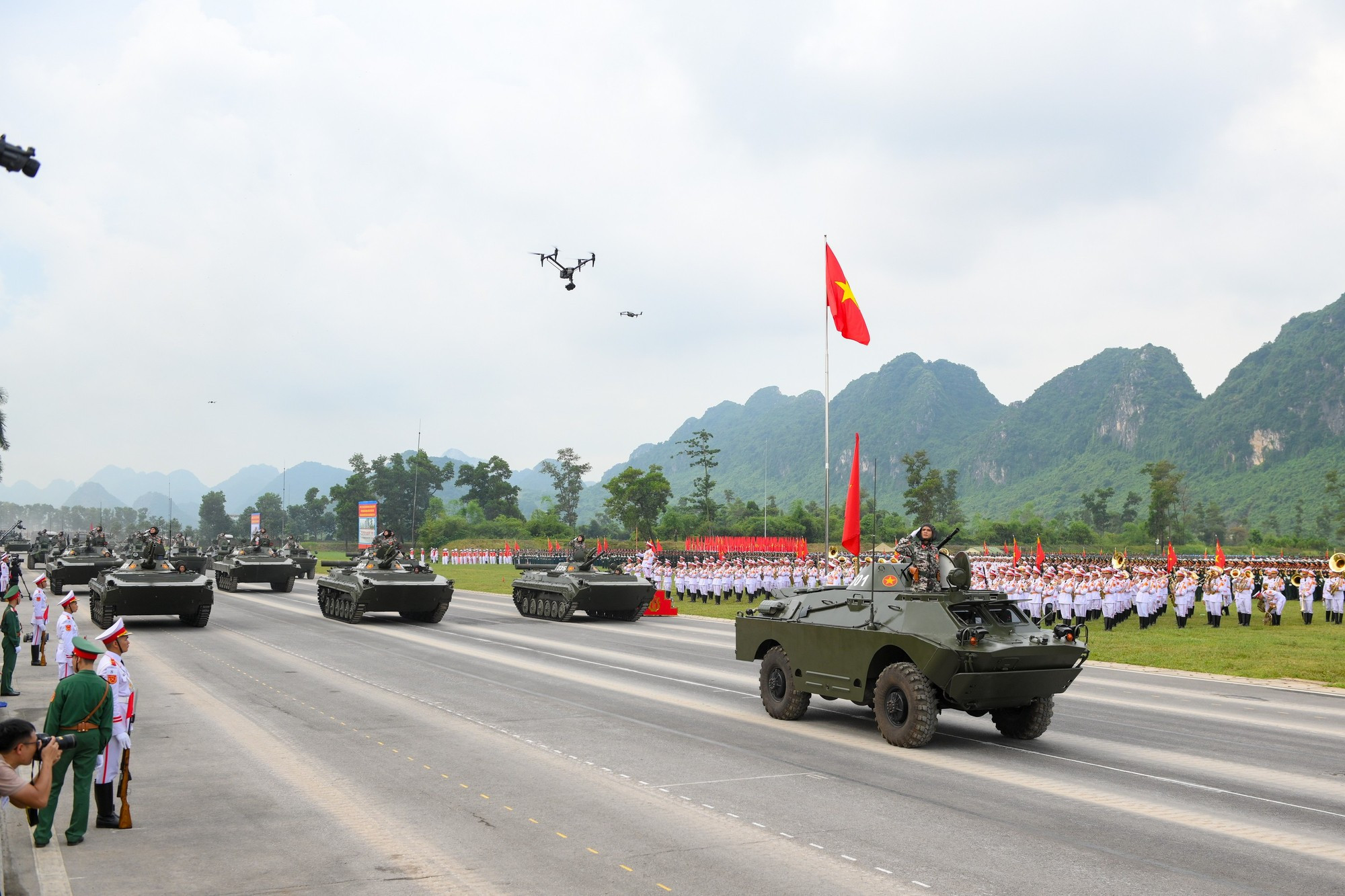 Batteries d’artillerie automotrice SU-122, SU-152 et lance-roquettes multiples BM-21 du Corps d’artillerie Batteries d’artillerie automotrice SU-122, SU-152 et lance-roquettes multiples BM-21 du Corps d’artillerie