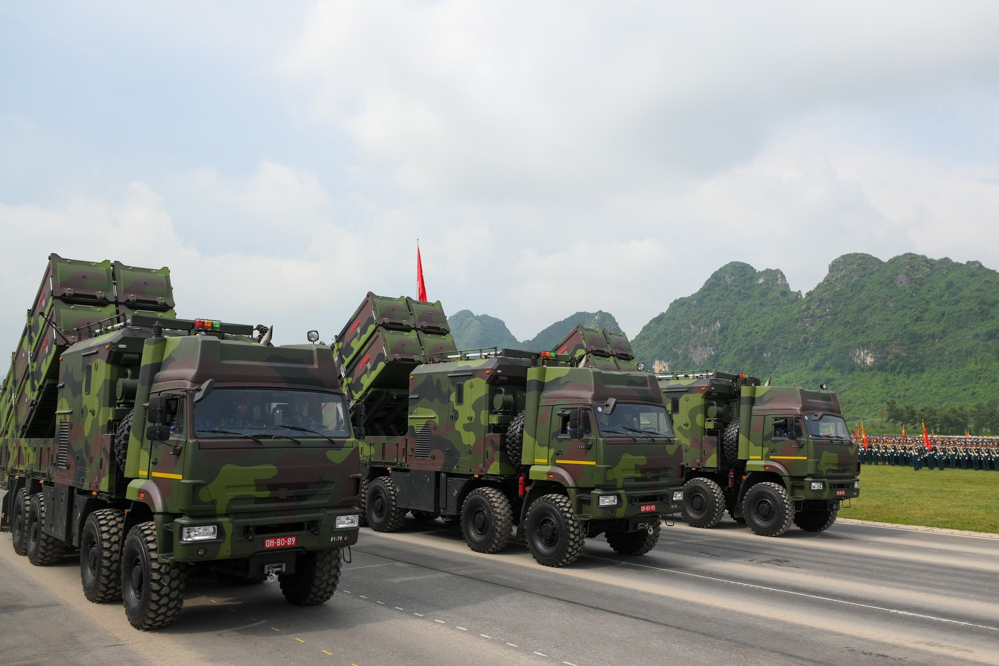 Système de missiles Truong Son, conçu et produit par Viettel. Système de missiles Truong Son, conçu et produit par Viettel.