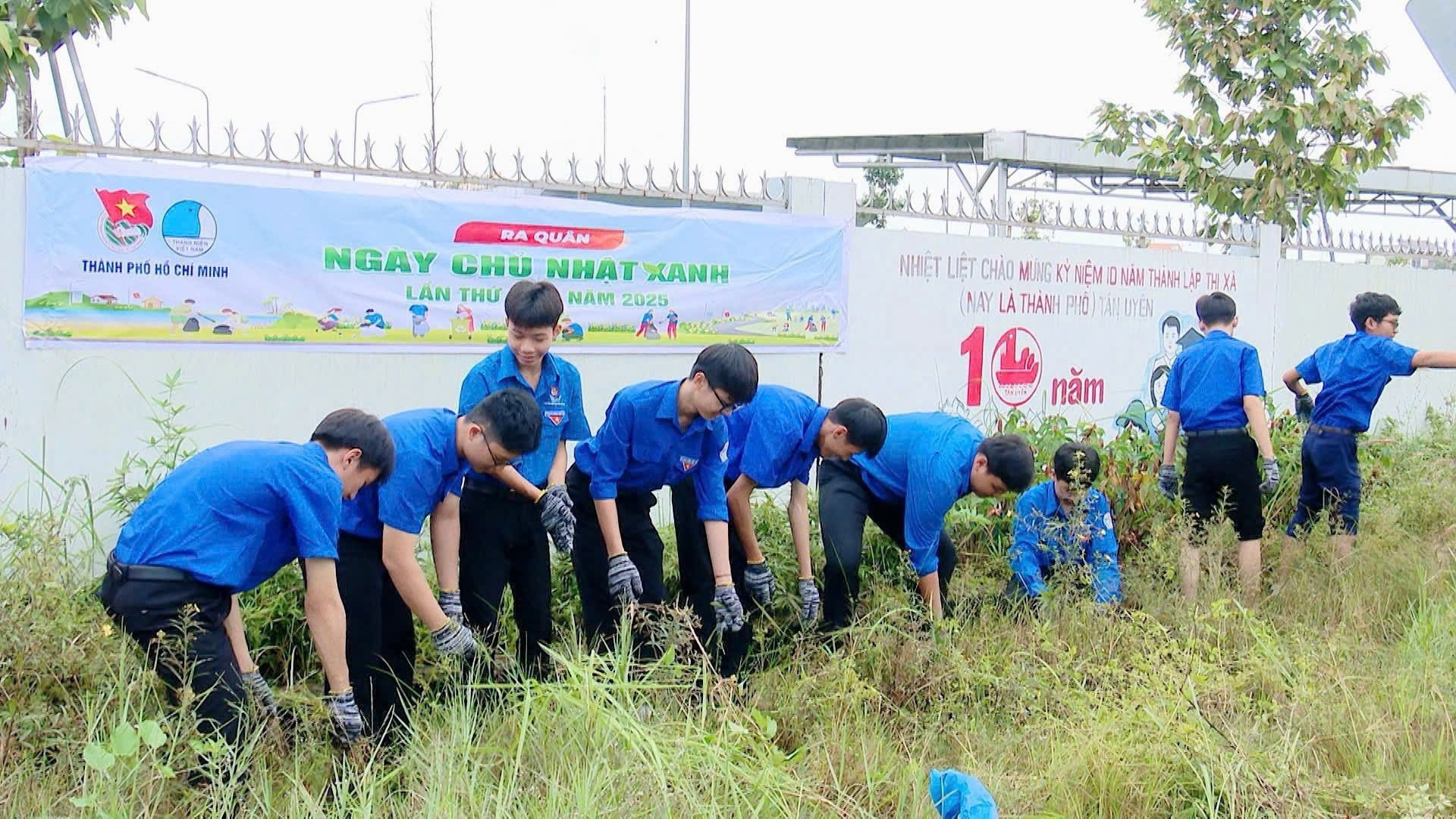Beaucoup de jeunes considèrent cette activité comme une expérience enrichissante, axée sur le nettoyage et la collecte des déchets.