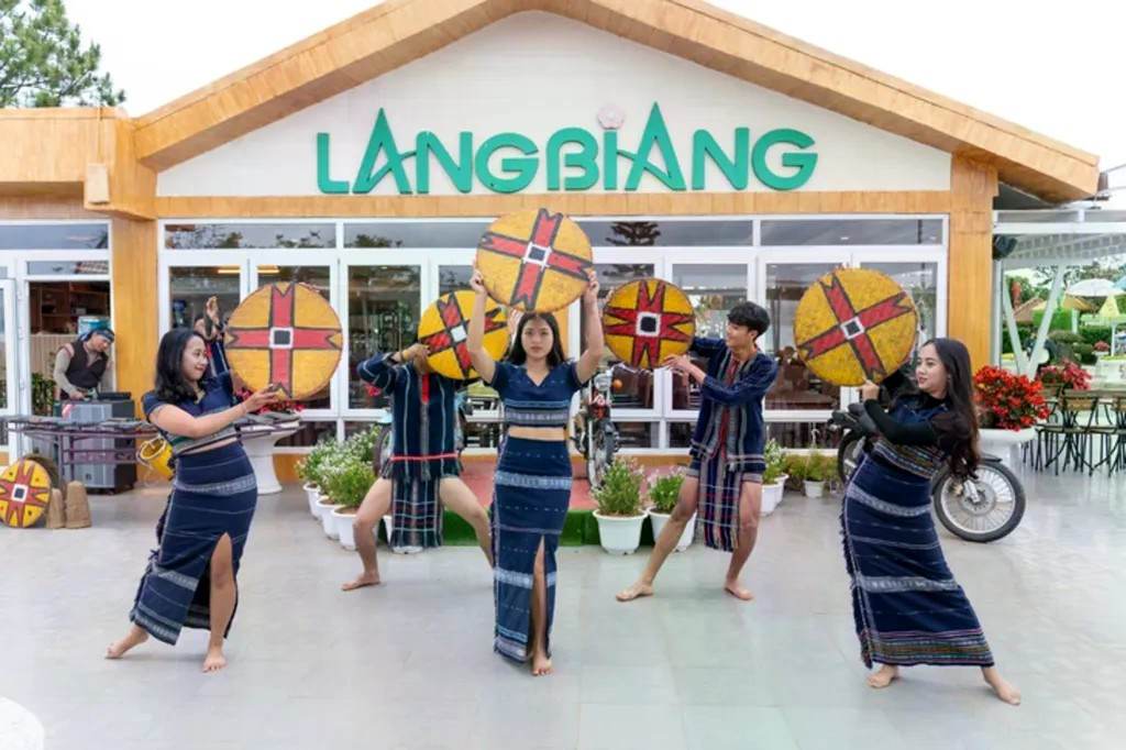 Lam Dong : Langbiang fait vibrer son héritage - les gongs au cœur du tourisme culturel