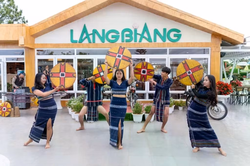 Lam Dong : Langbiang fait vibrer son héritage - les gongs au cœur du tourisme culturel