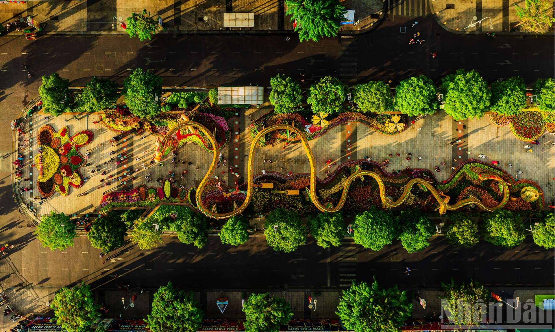 L’avenue fleurie du Têt Nguyen Hue. L’avenue fleurie du Têt Nguyen Hue.