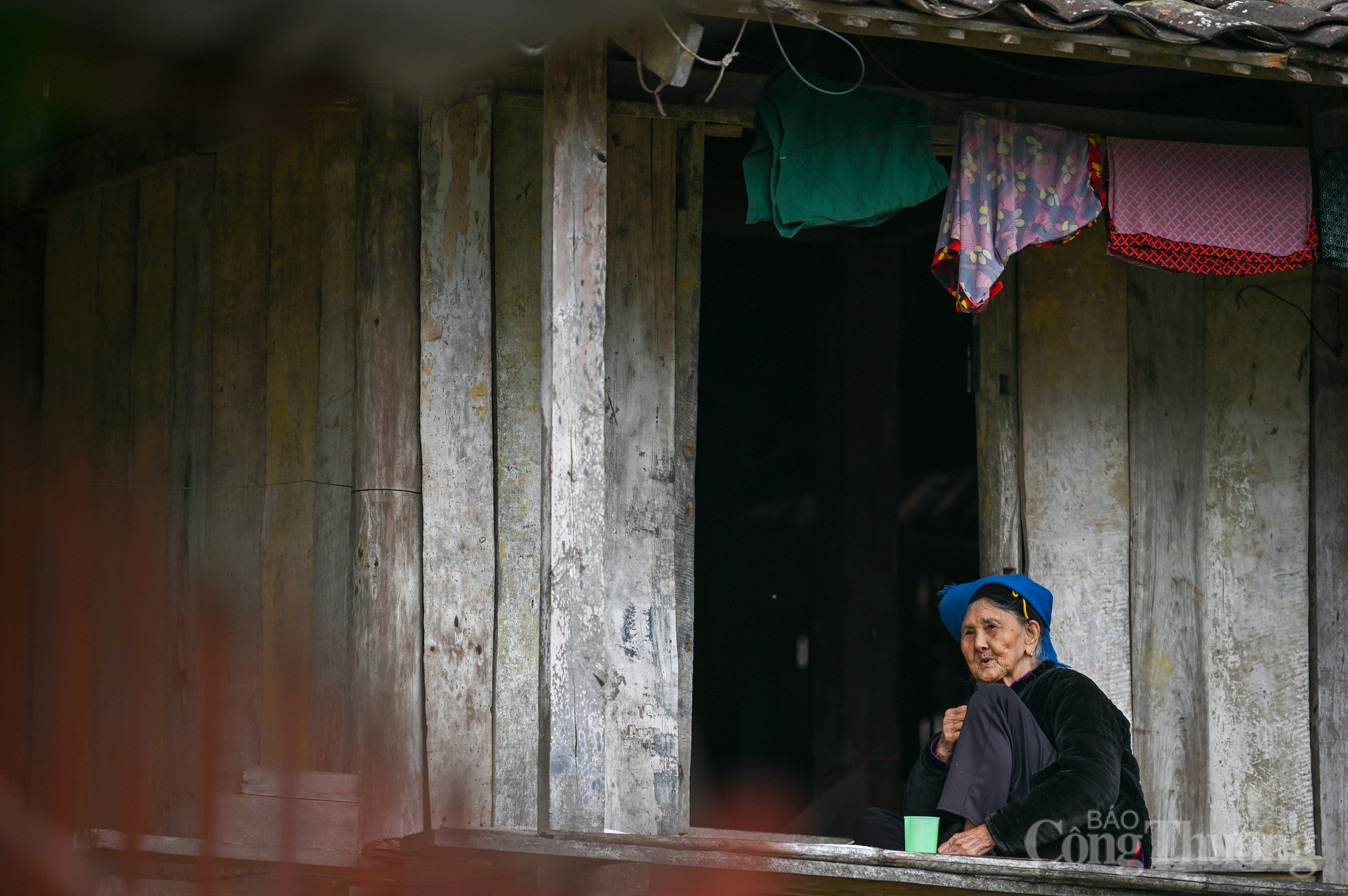 En préservant l'intégrité de leurs maisons sur pilotis aux toits de tuiles Yin et Yang, les Tay du village de Quynh Son continuent d'écrire l'histoire d'une campagne exemplaire, où le développement du tourisme va de pair avec l'identité nationale.