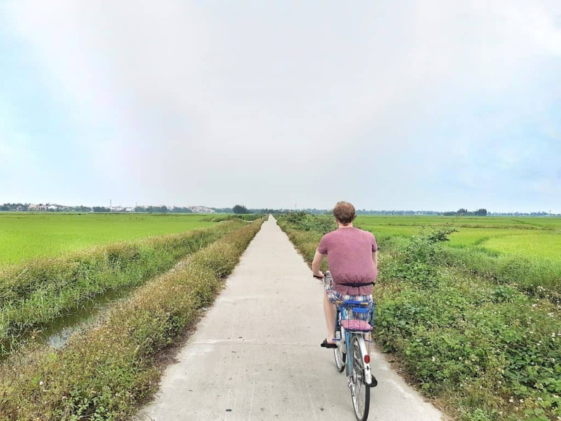cycling-through-paddy-fields-hoi-an-vietnam-1024x768.jpg