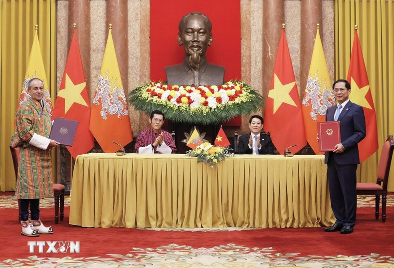 chu-tich-nuoc-va-quoc-vuong-bhutan-le-ky-cac-van-kien-2.jpg