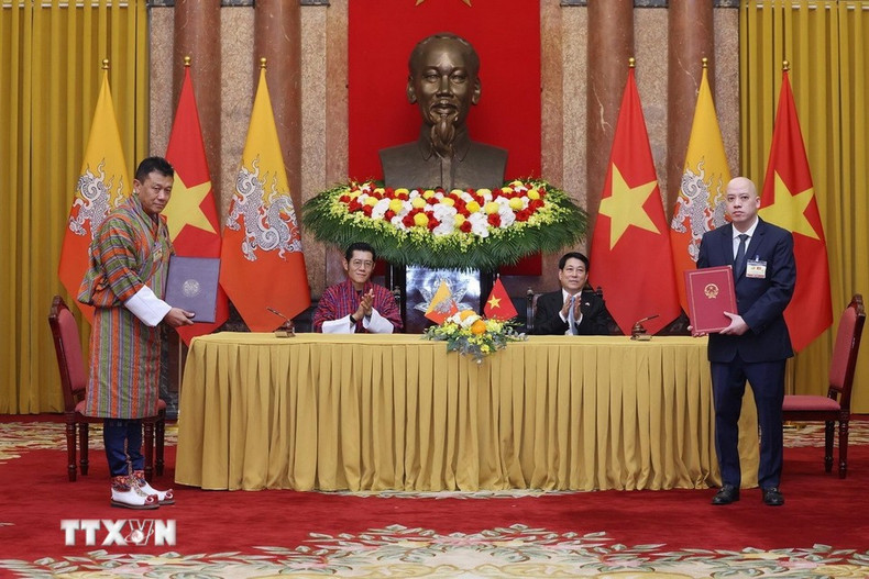 chu-tich-nuoc-va-quoc-vuong-bhutan-le-ky-cac-van-kien-3.jpg