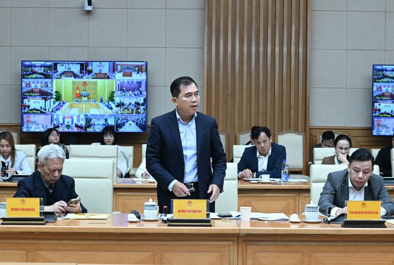 Un membre du Conseil consultatif des politiques s’exprime lors de la conférence.