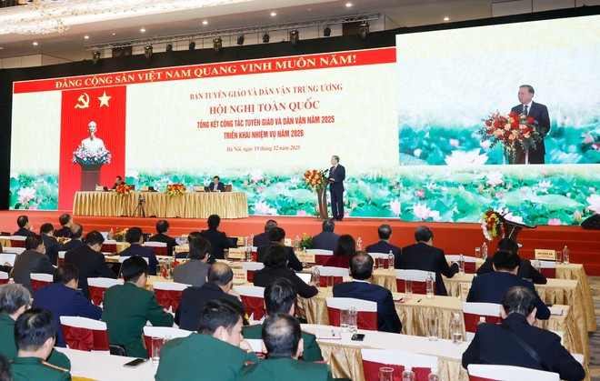 Vue d'ensemble de la conférence nationale, à Hanoi, le 19 décembre. Photo : VNA.