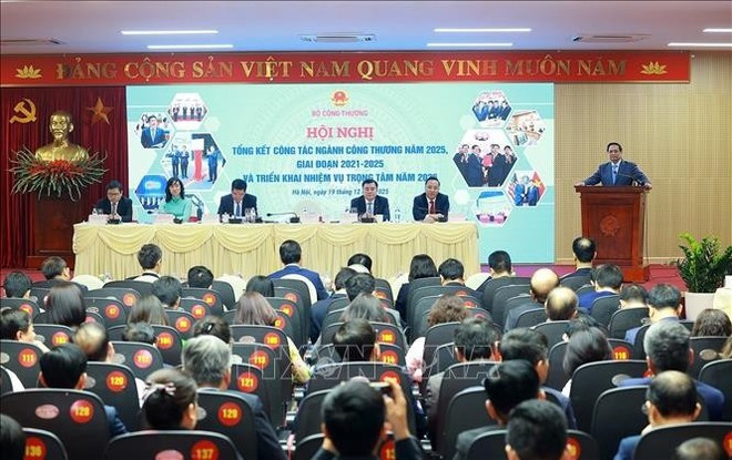 Lors de la conférence. Photo : VNA