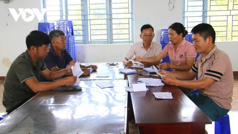 L’équipe électorale procède à la révision et à la vérification de la liste des électeurs avant le jour du scrutin.