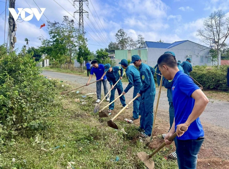 Les routes deviennent plus propres et mieux ordonnées après les campagnes de nettoyage de l’environnement menées par les jeunes à la base.