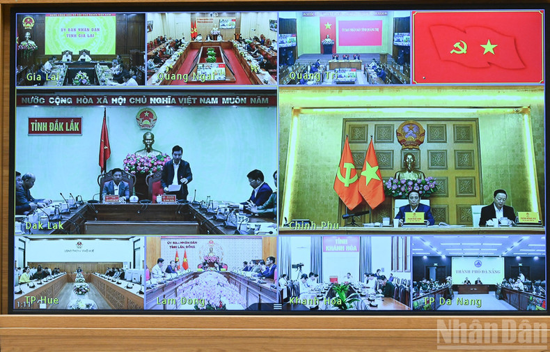 Les représentants des dirigeants des sept provinces du Centre et des Hauts Plateaux du Centre assistent à la conférence. Les participants à la réunion.