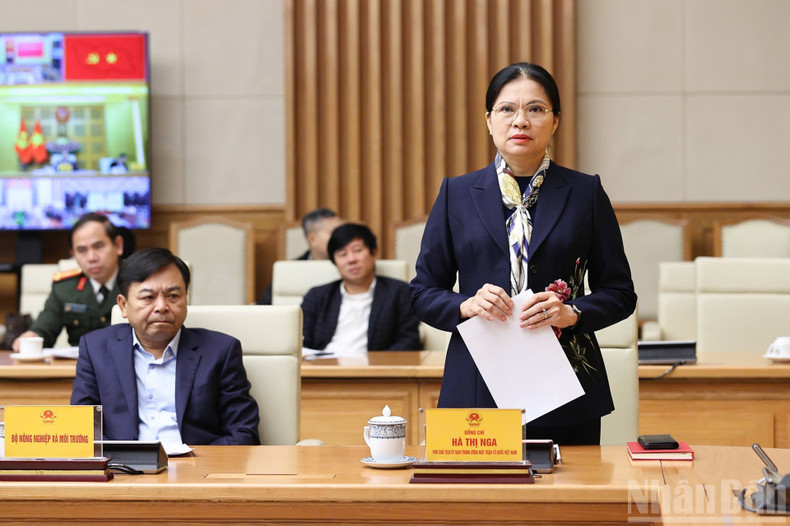 La vice-présidente du Comité central du Front de la Patrie du Vietnam, Ha Thi Nga, a pris la parole lors de la réunion.