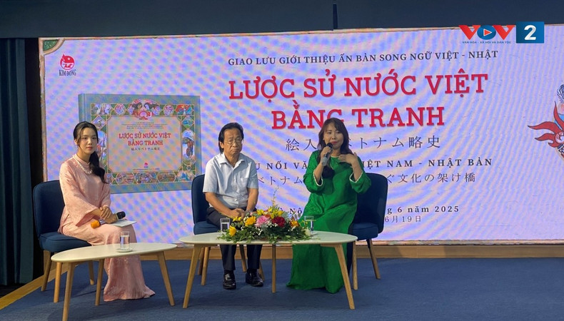 an-ban-luoc-su-bang-tranh-tro-chuyen.jpg