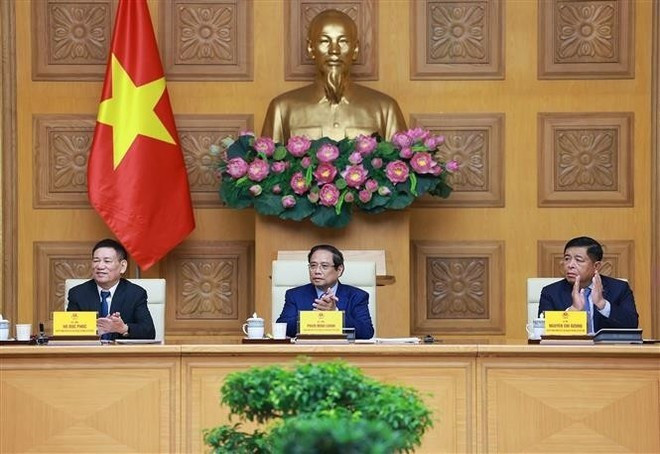 Le Premier ministre Pham Minh Chinh (centre) lors de la rencontre. Photo : VNA. Le Premier ministre Pham Minh Chinh (centre) lors de la rencontre. Photo : VNA.