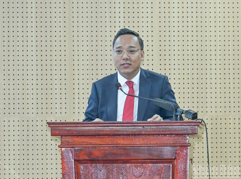 Le vice-ministre de l’Industrie et du Commerce Nguyen Hoang Long s’exprime lors de la conférence.