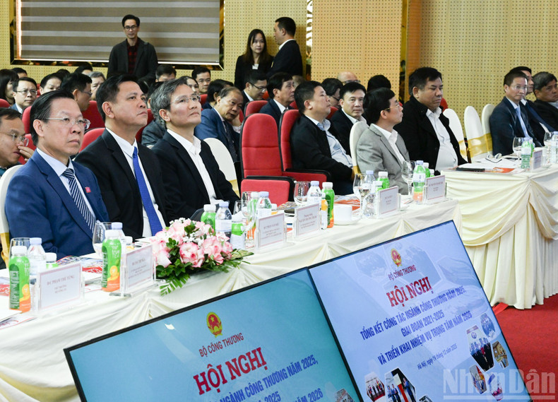 Les délégués participant à la conférence.