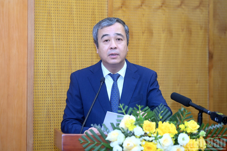 Le Colloque scientifique national « Élaboration de règlements relatifs au travail politique et idéologique ». Ngo Dong Hai, Chef adjoint du Comité central de la Propagande et de la Mobilisation des masses, a présenté le discours d'introduction du colloque.