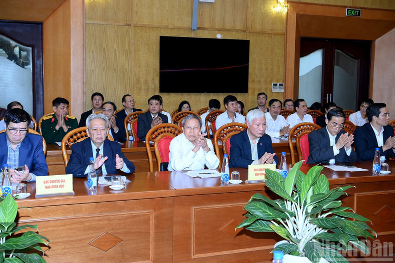 Les délégués ont assisté au colloque.