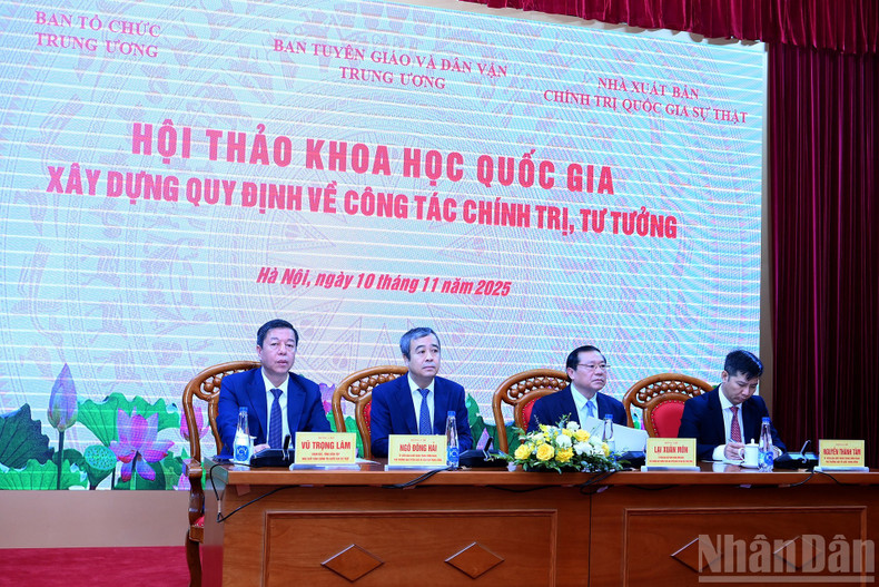 Les délégués ont présidé le colloque.