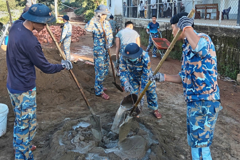 La Brigade 162, Région 4 de la Marine, a sélectionné des cadres et des soldats qualifiés en construction, mécanique, menuiserie et électricité/plomberie pour former les équipes de construction.
