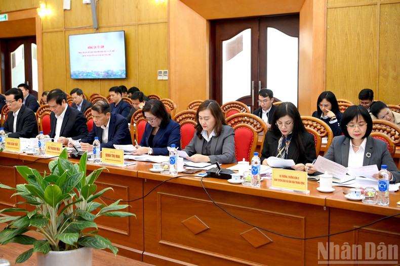 Des délégués participent à la séance de travail. Des délégués participent à la séance de travail.
