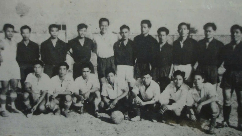 Image de l’équipe de football de Hai Phong lors d’un match amical avec les marins du navire de guerre français Dumont d’Urville. (Photo d’archives) a3f99f9ae88b63d53a9a-copy.jpg
