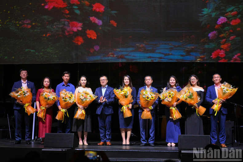 Les partenaires et sponsors du concert “Secret Garden Live in Vietnam”. Les partenaires et sponsors du concert “Secret Garden Live in Vietnam”.