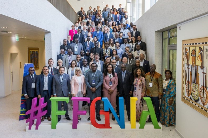 Il a réuni des participants issus de plus de 50 pays : des experts, ministres, régulateurs, représentants d’organisations internationales – dont l'Administratrice de l'OIF Mme Caroline St-Hilaire et l'Envoyé spécial des Nations Unies pour les technologies numériques et émergentes M. Amandeep Singh Gil –, ainsi que des chercheurs, artistes et entrepreneurs. Il a réuni des participants issus de plus de 50 pays : des experts, ministres, régulateurs, représentants d’organisations internationales – dont l'Administratrice de l'OIF Mme Caroline St-Hilaire et l'Envoyé spécial des Nations Unies pour les technologies numériques et émergentes M. Amandeep Singh Gil –, ainsi que des chercheurs, artistes et entrepreneurs.