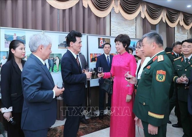 La directrice de l'Agence vietnamienne d'information (VNA) Vu Viet Trang au banquet. Photo : VNA La directrice de l'Agence vietnamienne d'information (VNA) Vu Viet Trang au banquet. Photo : VNA