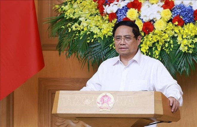 Le Premier ministre vietnamien Pham Minh Chinh préside la réunion de la Permanence du gouvernement avec les ministères et organismes concernés, diffusée en ligne dans 12 localités, pour examiner le relèvement après le passage du typhon n°10 (Bualoi) et préparer la riposte face à la menace imminente du typhon n°11 (Matmo). Photo : VNA. Le Premier ministre vietnamien Pham Minh Chinh préside la réunion de la Permanence du gouvernement avec les ministères et organismes concernés, diffusée en ligne dans 12 localités, pour examiner le relèvement après le passage du typhon n°10 (Bualoi) et préparer la riposte face à la menace imminente du typhon n°11 (Matmo). Photo : VNA.