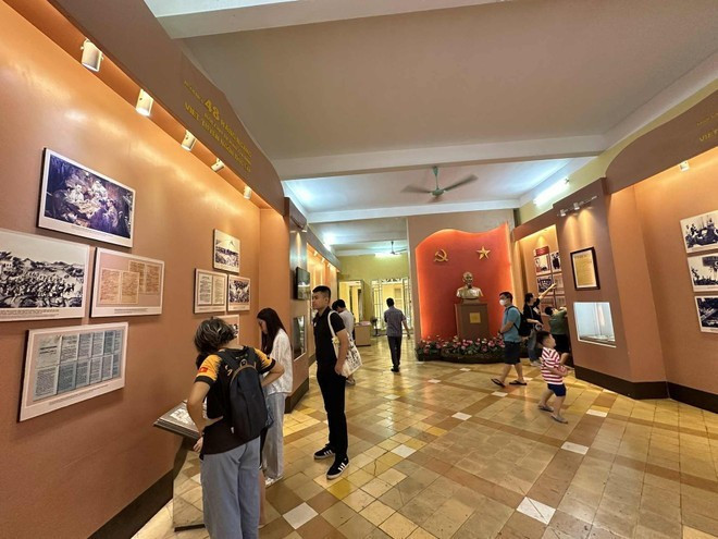 Maison historique au 48, rue Hang Ngang. Maison historique au 48, rue Hang Ngang.