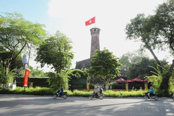 Mât du drapeau de Hanoi. Photo : VNA. Mât du drapeau de Hanoi. Photo : VNA.
