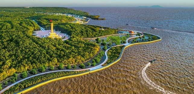 Zone touristique du cap de Cà Mau, dans l'extrême sud du pays. Photo : camau.gov.vn Zone touristique du cap de Cà Mau, dans l'extrême sud du pays. Photo : camau.gov.vn