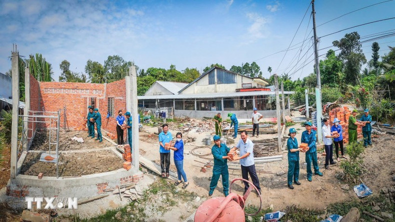 Tout le pays se mobilise pour éliminer les habitations précaires et délabrées. Photo: VNA Tout le pays se mobilise pour éliminer les habitations précaires et délabrées. Photo: VNA