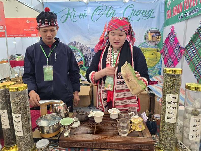 Les thés uniques de la région de Tay Con Linh présentés à la Foire.