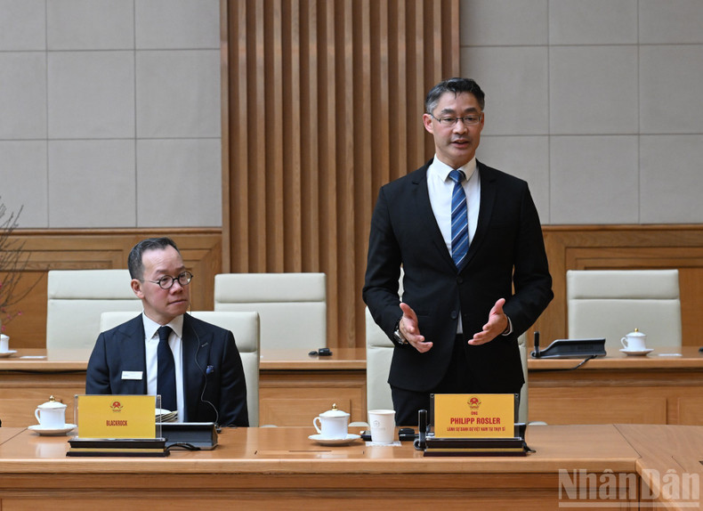 Le Docteur Philipp Rösler, président du Forum économique Suisse–Vietnam (SVEF), prononce une intervention lors de la rencontre.