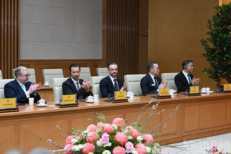 Le Docteur Philipp Rösler, président du Forum économique Suisse–Vietnam (SVEF), et des représentants d’entreprises suisses et européennes lors de la rencontre.
