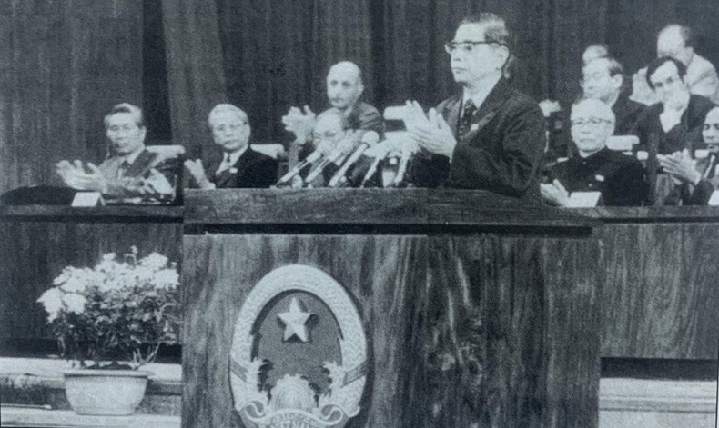 Le camarade Nguyen Van Linh au VIe Congrès National du Parti Communiste du Vietnam, décembre 1986. nguyen20van20linh207.jpg